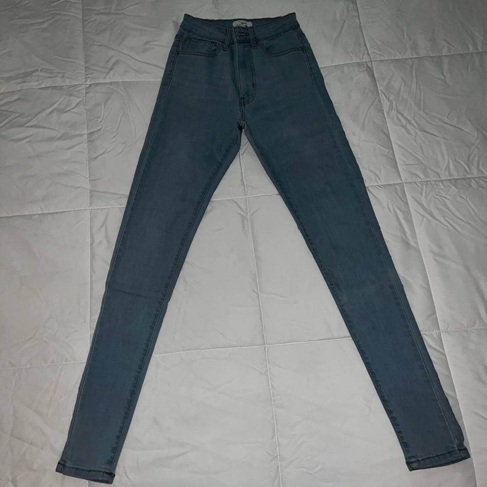 Skinny Forever 21 jeans in size 25.